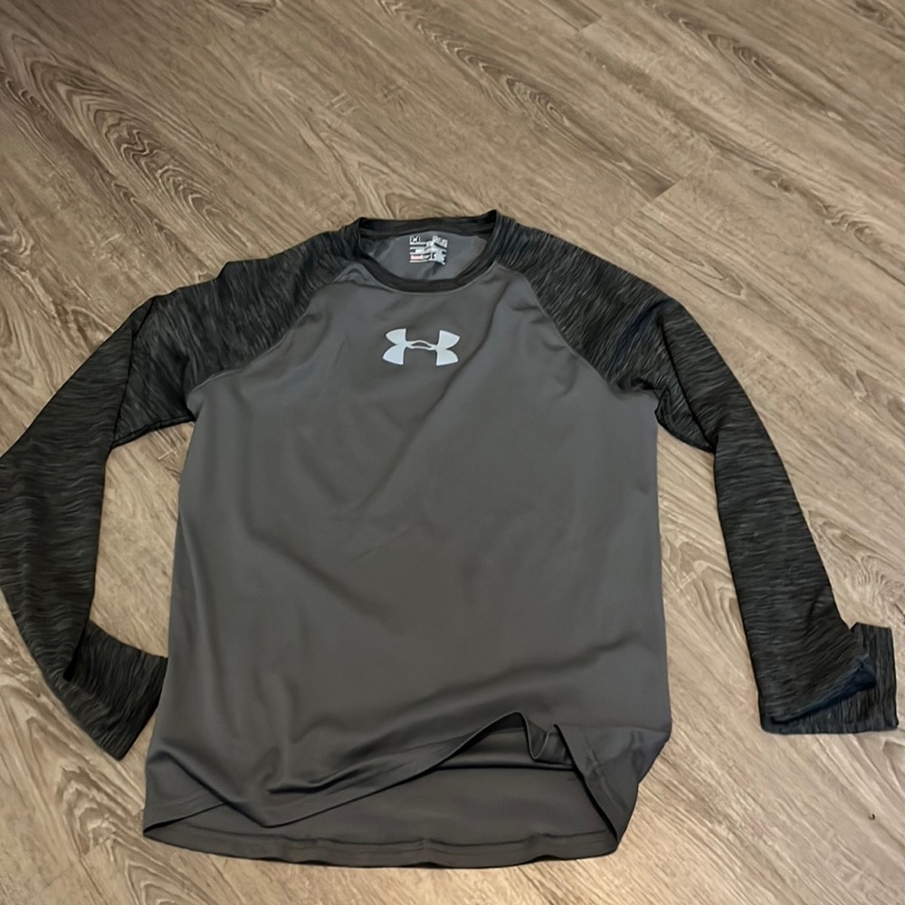 Long sleeve under armour shirt